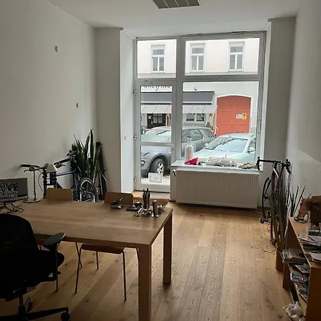 Grosse In Der Isarvorstadt Apartment
